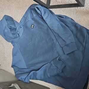 Size LARGE Under Armour Men's Navy Hoodie